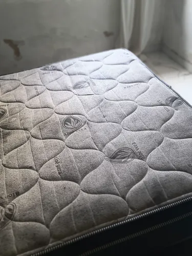 Cama casal usada