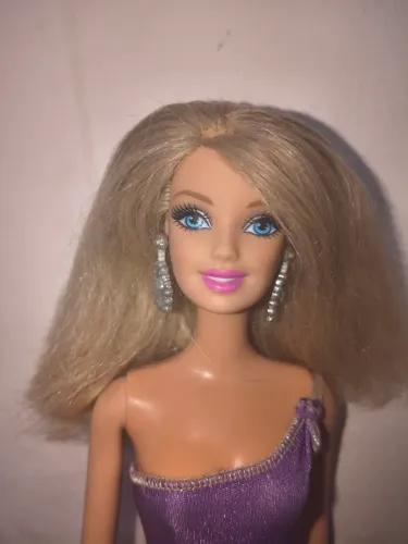 Boneca Barbie Glamour Roxo Cintilante Original da Mattel