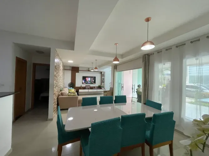 Casa no Condomínio Jardim Espanha com 4 suítes