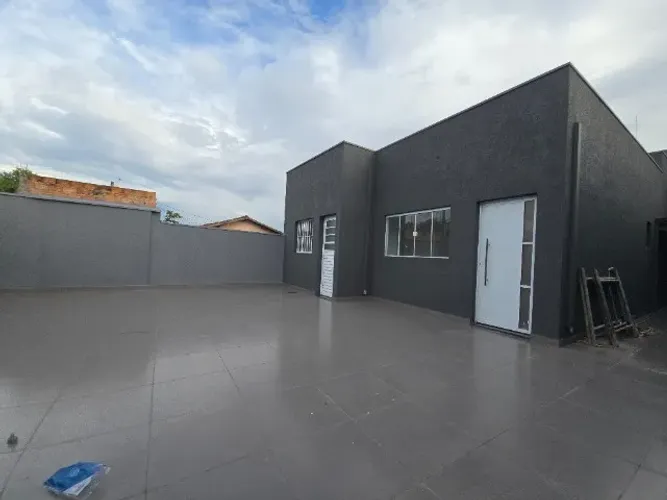 Casa a venda em Sumaré. Projeto diferenciado com o terreno amplo e bem distribuído.