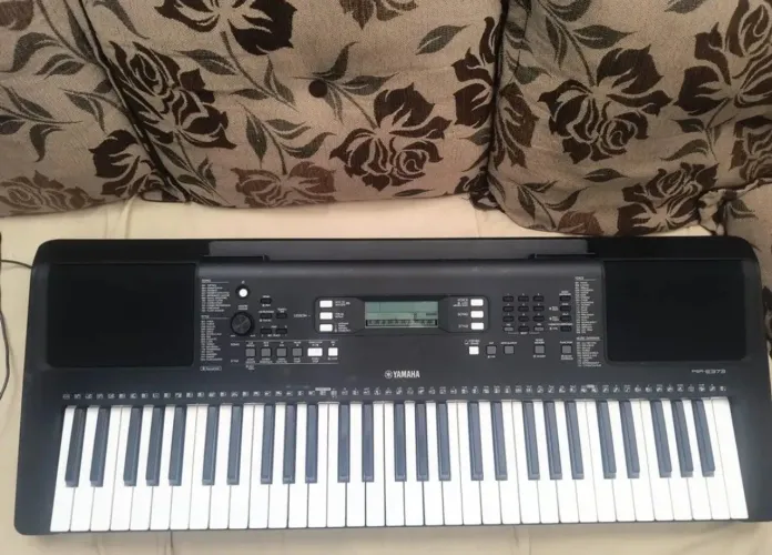 Teclado Yamaha PSR E373