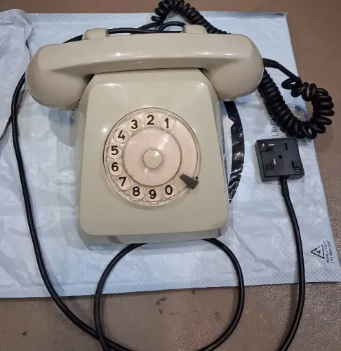 Telefone vintage com fio da CTB