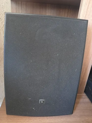 04 Caixas de som JBL C621P