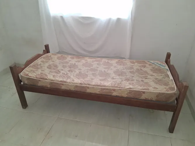 Cama sucupira + colchão solteiro