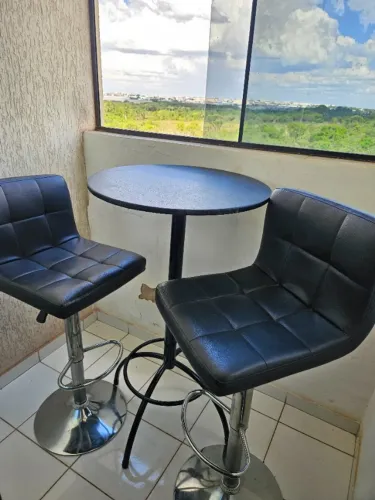 Mesa Bistrô com Banquetas