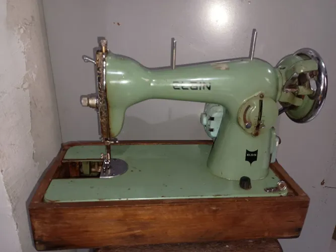 Máquina de costura antiga