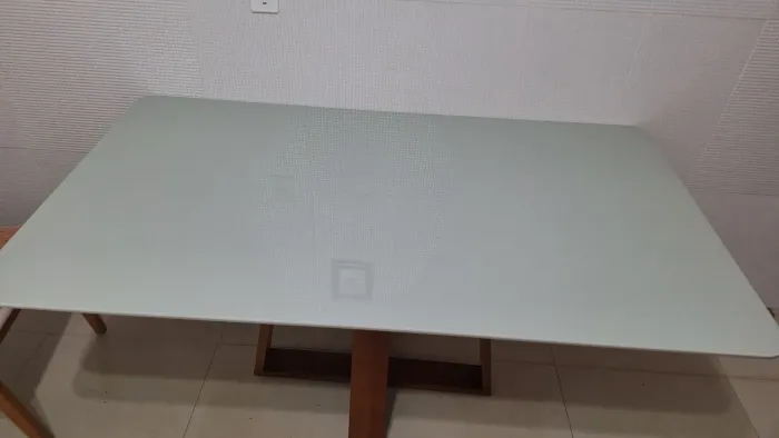 Mesa de jantar laqueada