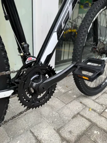 Bicicleta aro 29 . 24 marchas . Tamanho 15