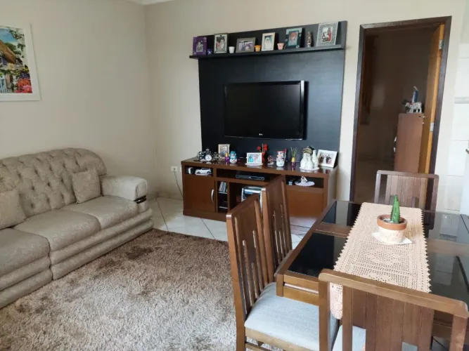 Casa para venda possui 246 metros quadrados com 4 quartos em Vila Liviero - São Paulo - Sã