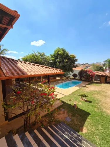 Casa 3 quartos c/ suíte c/ 03 vagas c/ piscina B. Jardim Riacho em Contagem-MG