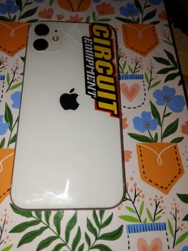 Vendo iPhone 11 normal tela trocada valor 1.500 deixo até por 1.300