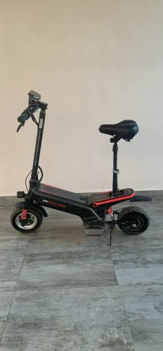 Scooter elétrica em bom estado muito pouco rodada pode pegar até 45km por hora