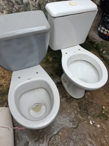 Acentos sanitário com caixa acoplada em perfeito estado de conservação