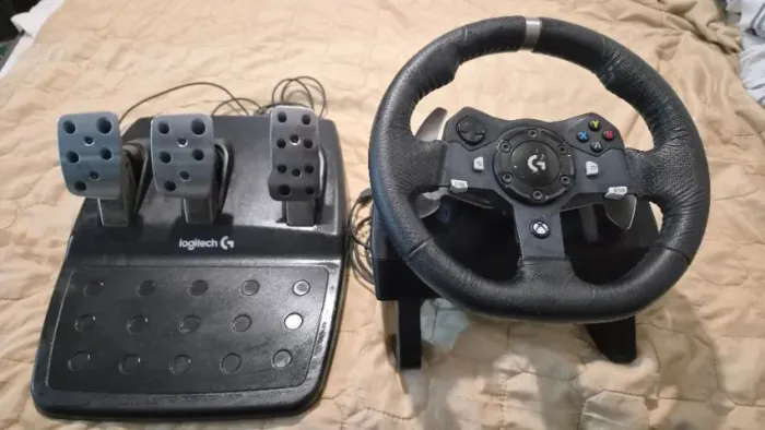 Volante Logitech G920 (Xbox & PC) + cockpit de PVC