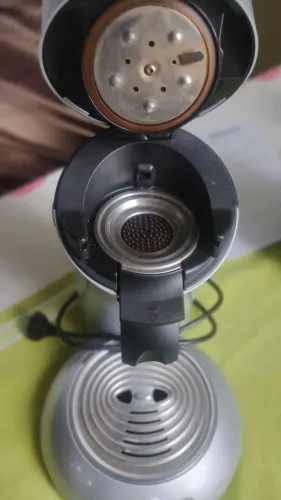 Cafeteira Philips de cápsula semi nova