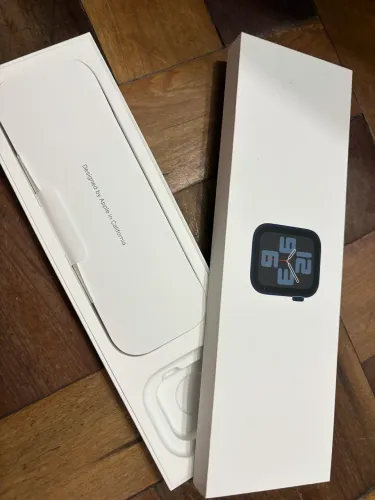 Apple Watch SE GPS 40mm + pulseira extra (metal)