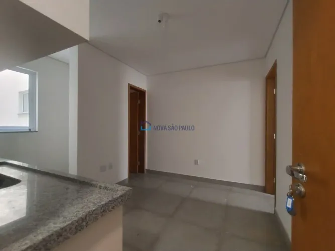 Apartamento com 01 dormitórios, sala ,banheiro, cozinha com armário, área de serviço colet