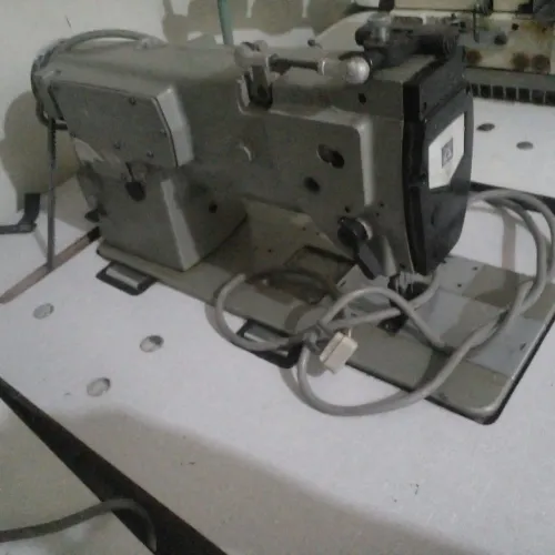 Máquina de Costura Industrial Ponto Corrente Antiga com Mesa e Motor