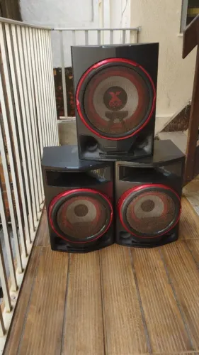 *VENDO 3 - CAIXAS DA LG 2.250 E RMS,ESCUTO PROPOSTA ATÉ HOJE