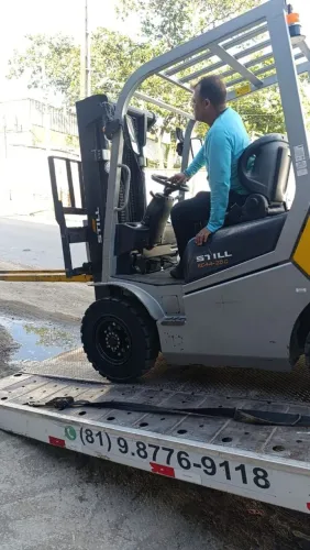 Vende-se Empilhadeira