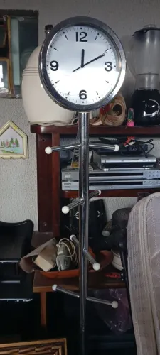 Relógio cabideiro