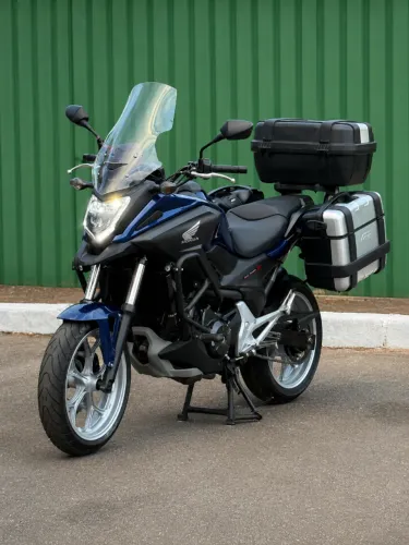 Honda NC 750X 2020 - Muito conservada, revisada na Honda e completa de acessórios