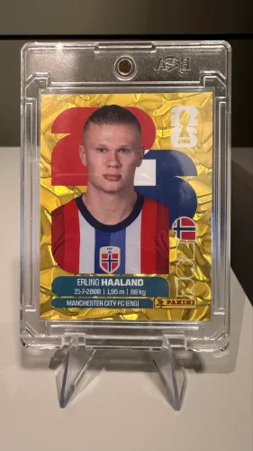 Figurinha Rara Erling Haaland Copa 2026 - NOR 15 (Gold Crumple) Panini