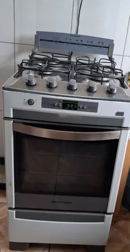 Fogão Brastemp 4 bocas, controlador automático com corta gás. Em ótimo estado