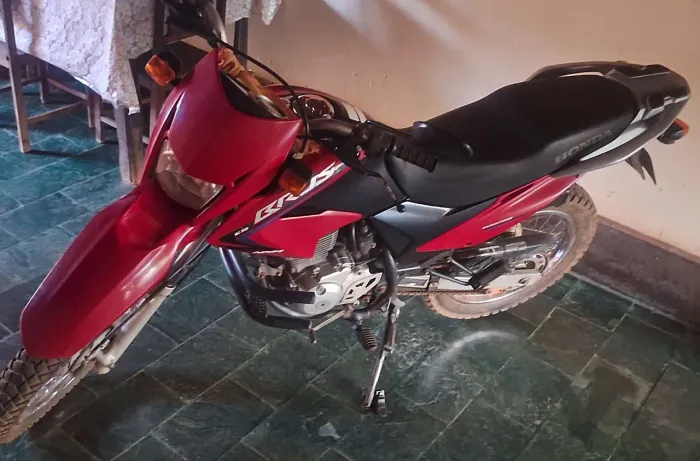 VENDE-SE MOTO BROZ 2012- VERMELHA