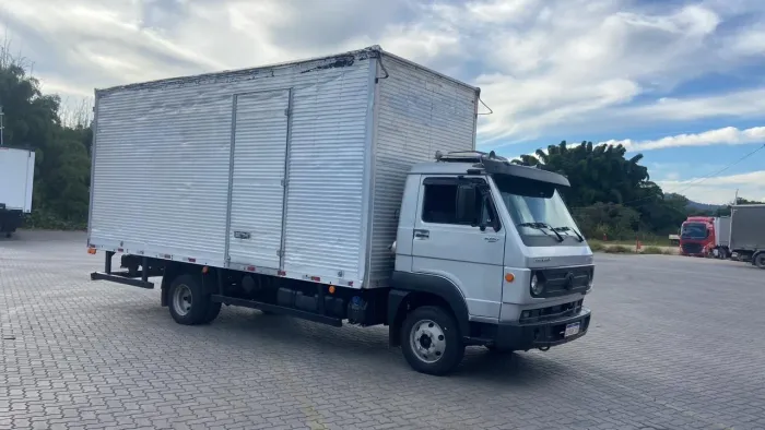 Vw 8160 todo revisado pneus novos baú de 6.20