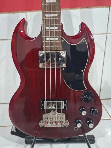Baixo Epiphone SG EB-3 vermelho.