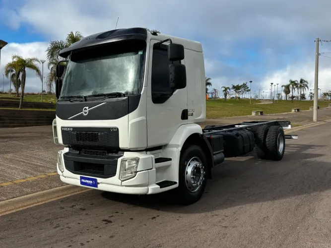 VOLVO VM 270 TOCO LEITO CHASSIS 