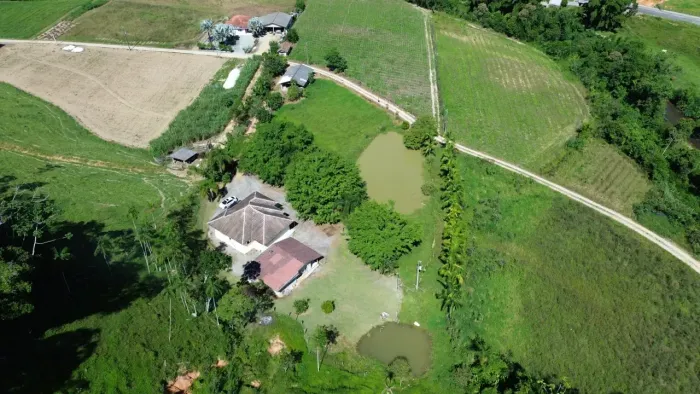 Belo sitio com casa, nascente, pasto, lagoa e escritura publica em Santo Amaro da Imperatr