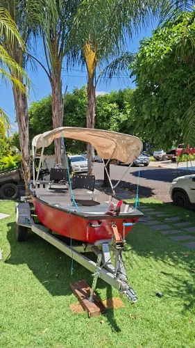 Barco Insubmergivel 3.6m 9.9hp mercury