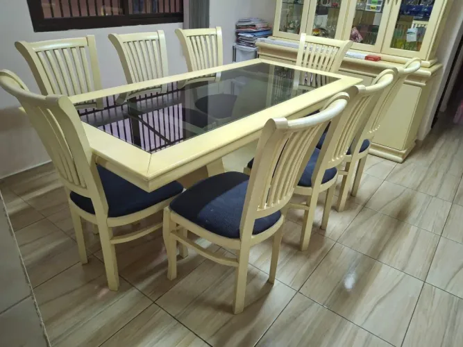 Mesa de jantar com 8 cadeiras