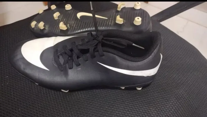 Chuteira Nike preta
