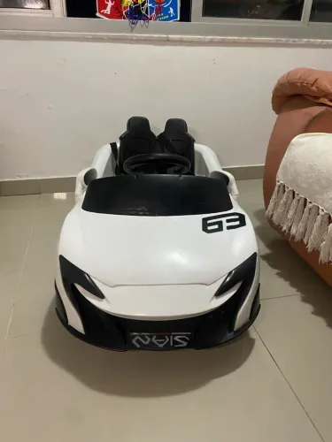 Carro infantil elétrico