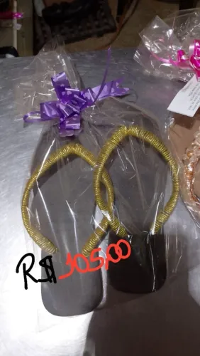 Sandálias havaianas bordadas