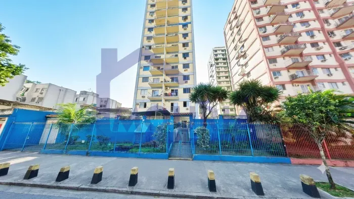 Apartamento com 02 quartos e garagem em Madureira