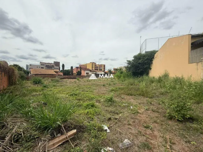 Terreno à venda no bairro Jardim Alexandre Campos