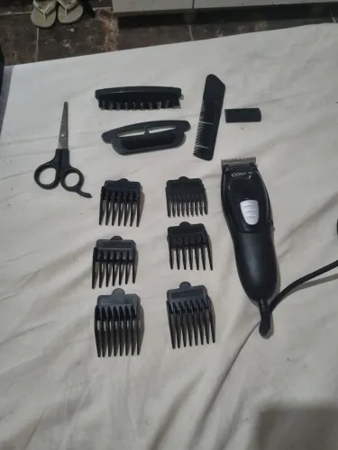 Vendo 2 máquinas de cortar cabelo marca conair e malory