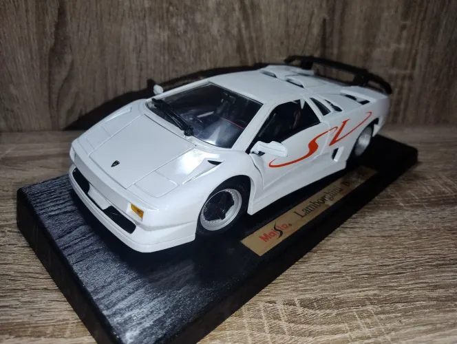 Lamborghini Diablo SV 1/18 - Maisto