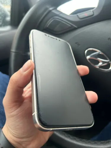 iPhone XR na carcaça do 15 pro