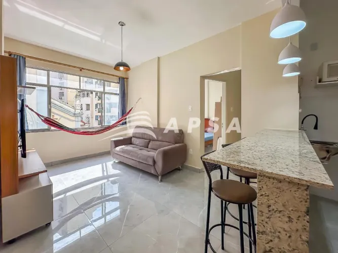 IMAGINE TER O RIO INTEIRO A POUCOS PASSOS DA SUA PORTA. ESTE APARTAMENTO FICA NO CORAÇÃO D