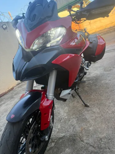 Moto esportiva ! Econômica e e veloz