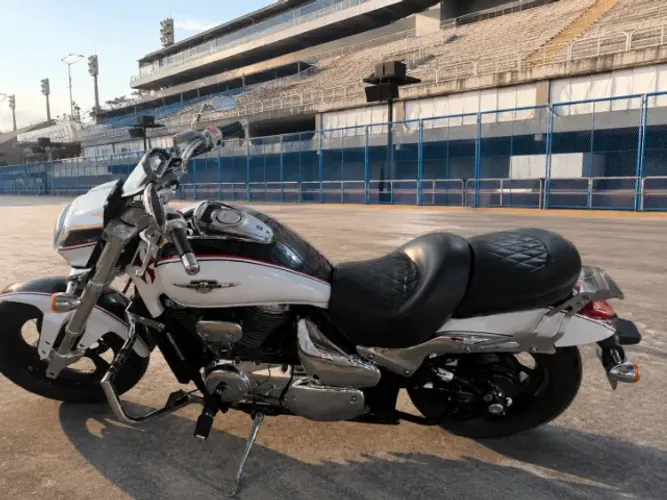 SUZUKI BOULEVARD M800R Custom