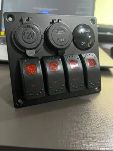 Painel de Comando com 4 Botões, Entrada USB e Alimentação 12V