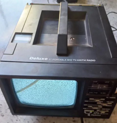 Televisão rádio portátil diplomat 190 made in Korea preto e branco funcionando antigo 