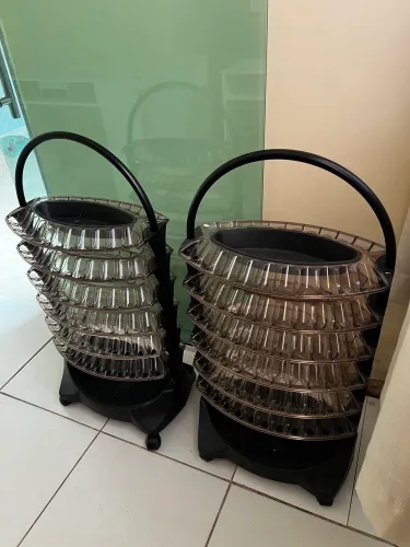 2 unidades de Porta esmaltes preto e em acrílico fumê