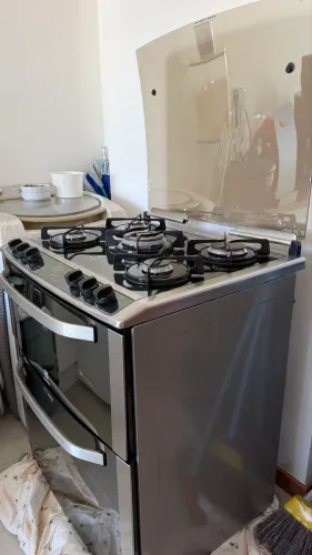 Vendo fogão 5 bocas e mesa de vidro Eletrolux